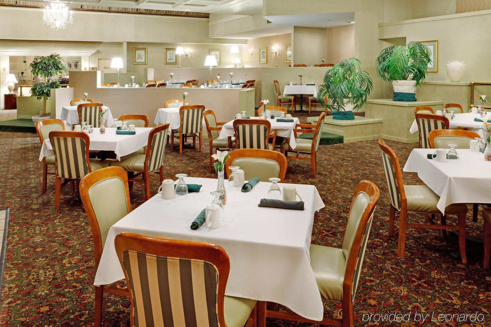 Hotel Wyndham Garden York Restaurante foto